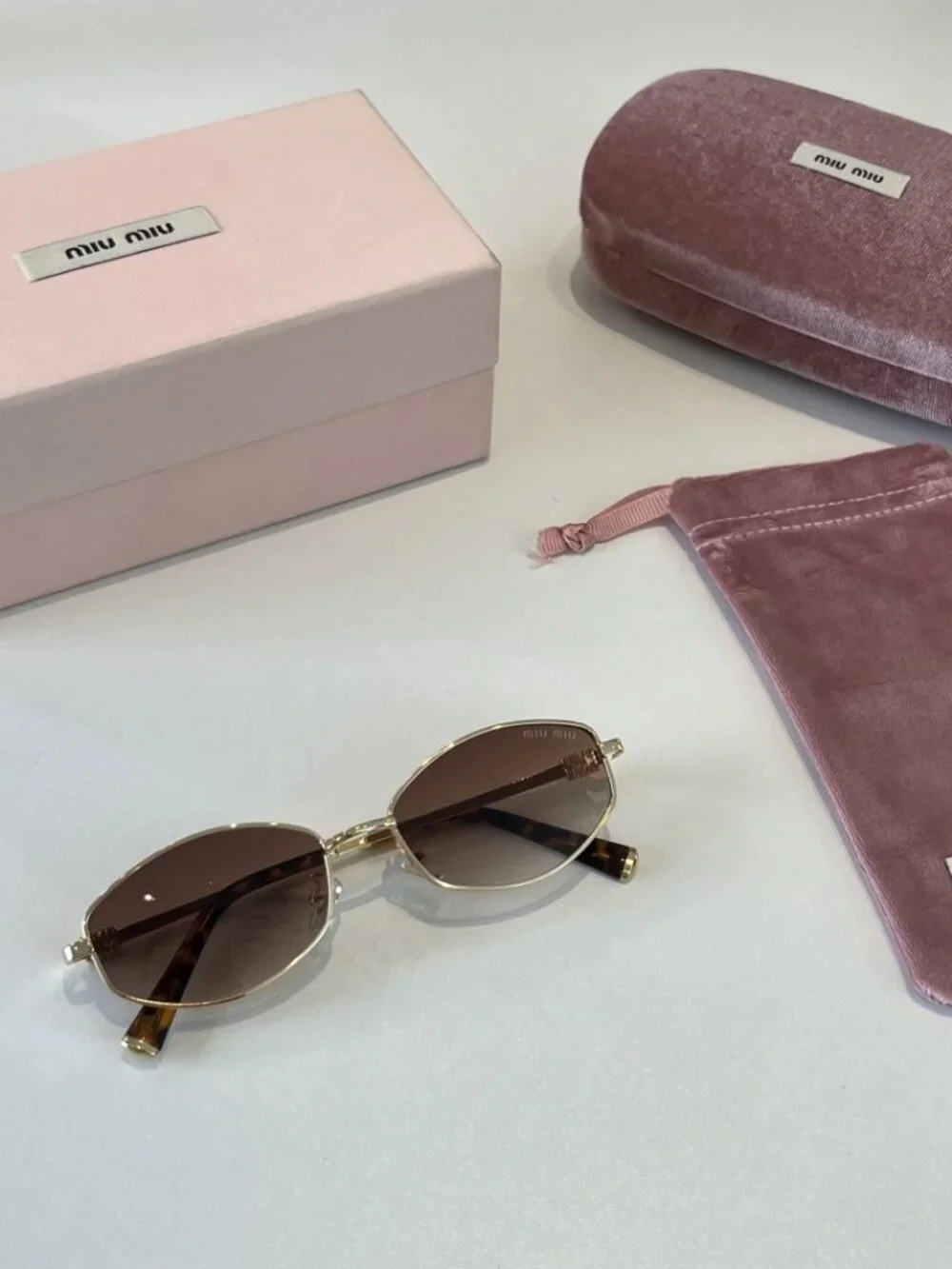 🥰Miu Miu🥰 Cat-Eye Sunglasses with Thin Frames